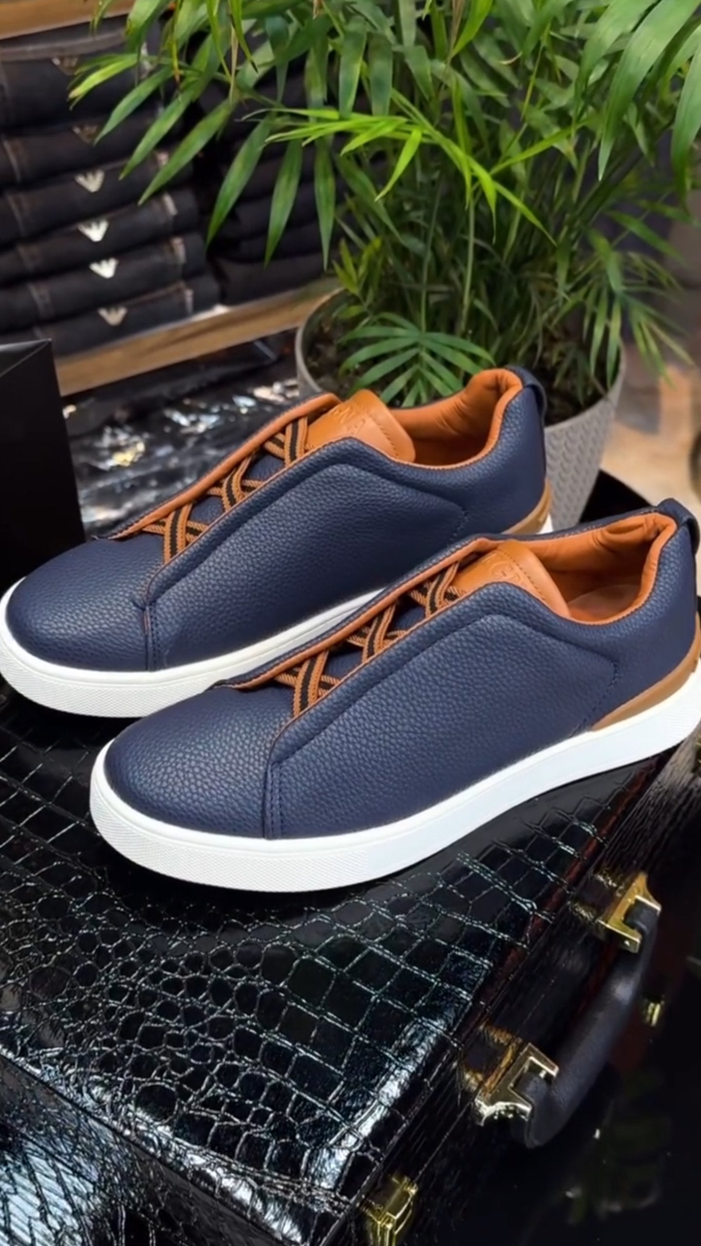 Men's Classic Natural Leather Casual Skate Shoes