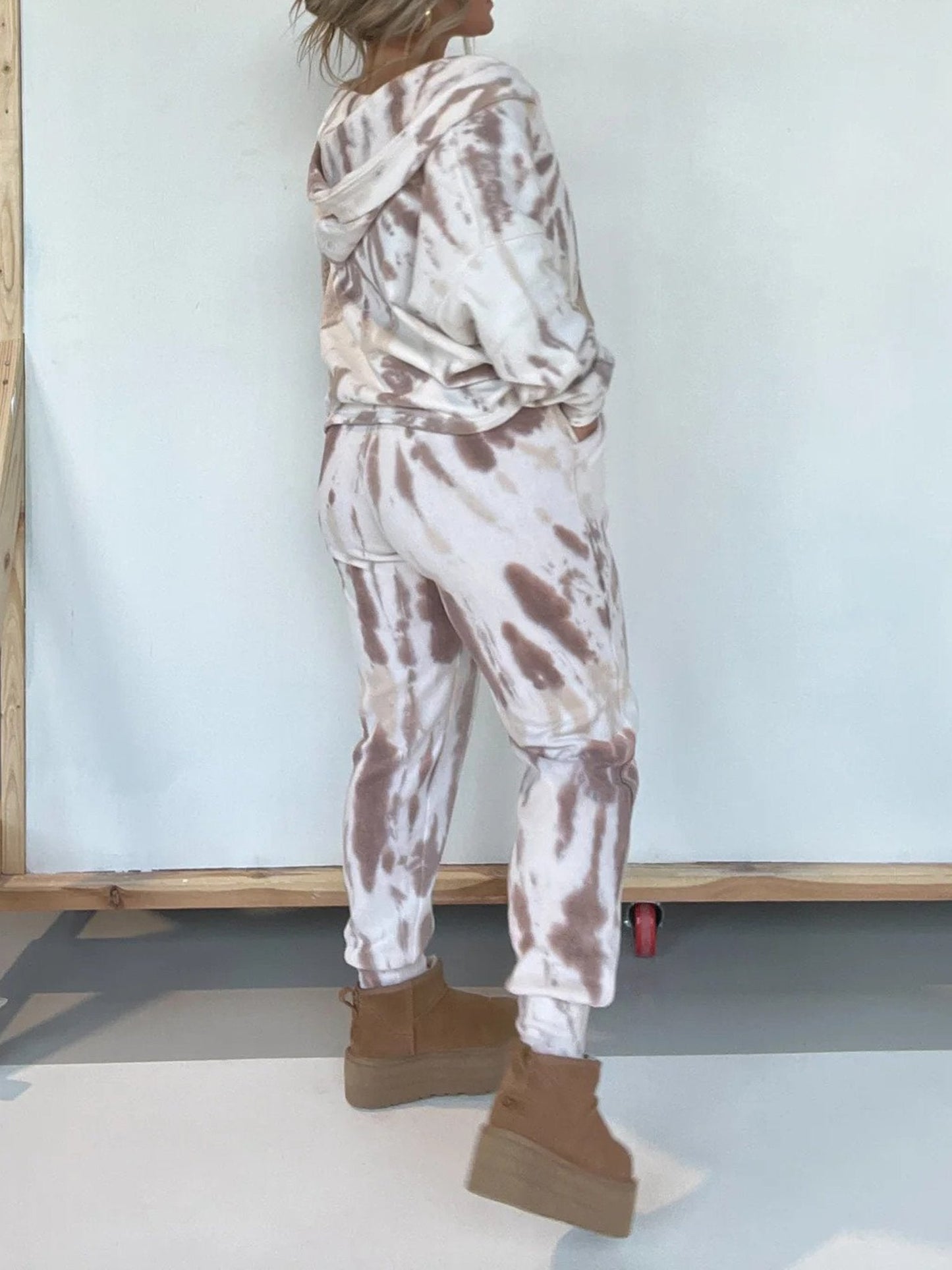 Tie-Dye Hoodie And Sweatpants Suit